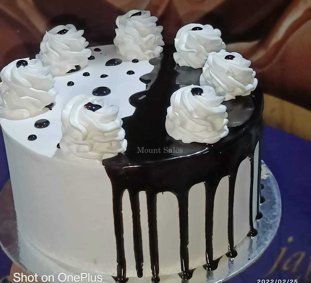 Premium RED N White Velvet Cake